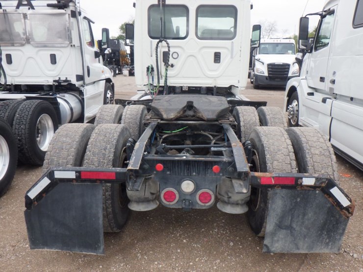 2017-freightliner-cascadia-125-image-8