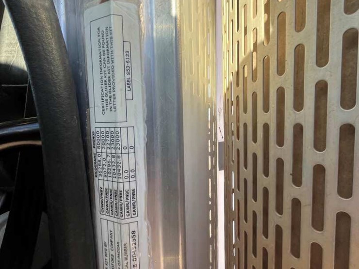 2017-peterbilt-389-image-16