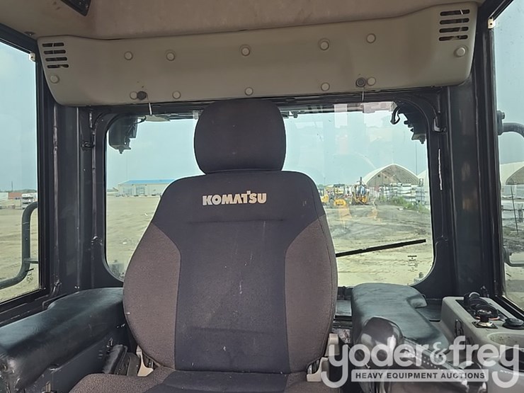 2022-komatsu-d61px-24-image-47