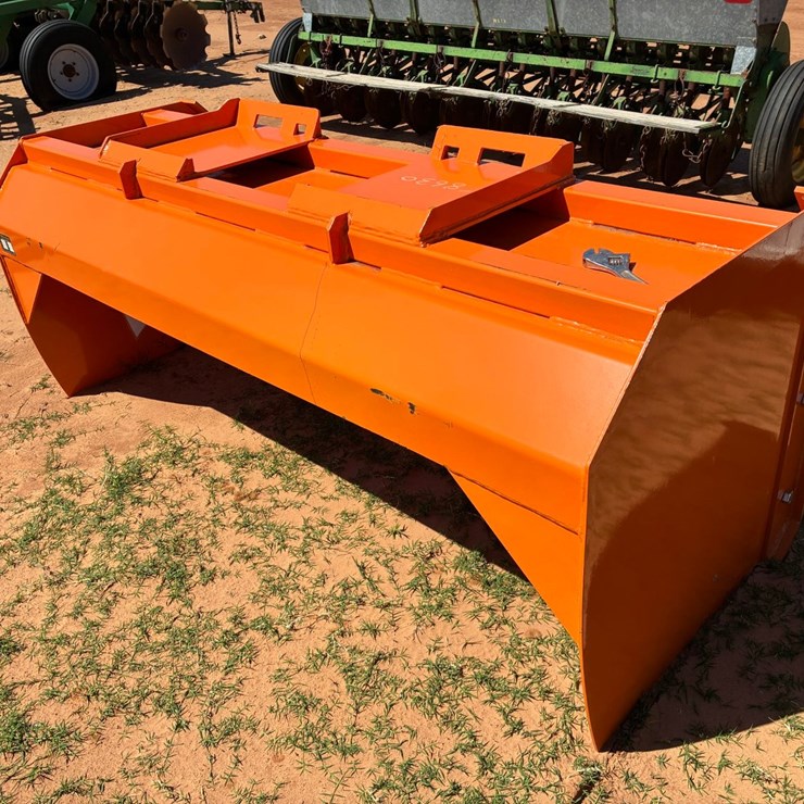 #T8630 • Wolverine SS Snow Pusher
