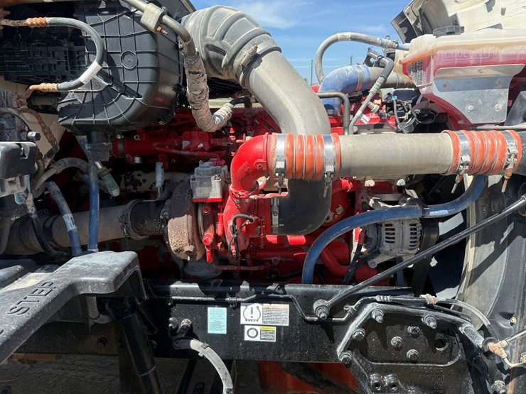 2018-peterbilt-567-image-11