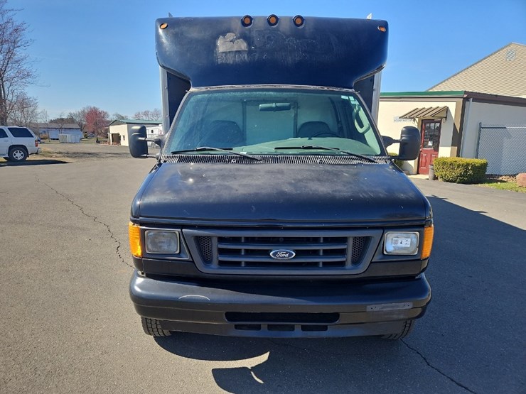 2005-ford-e450-image-8