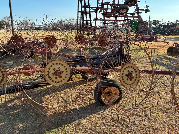 #t8430-•-8-wheel-rake-image-3