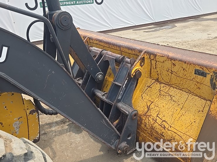2010-deere-310sj-image-28