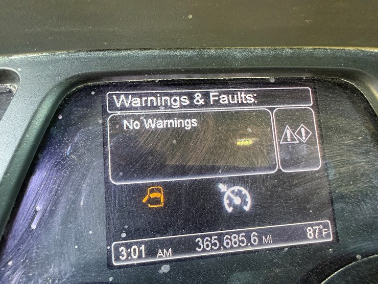 2018-peterbilt-567-image-18