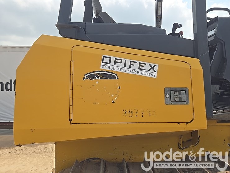 2019-deere-450k-lgp-image-31