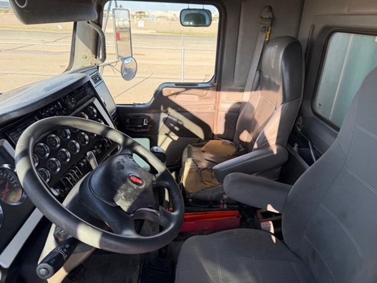 2014-kenworth-t800-image-23