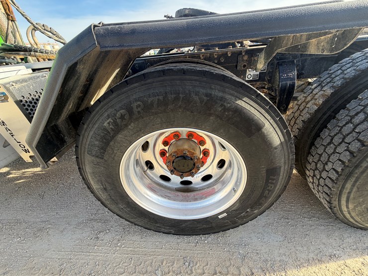 2020-peterbilt-367-image-10