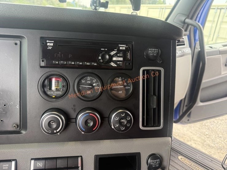 2020-freightliner-cascadia-113-image-47