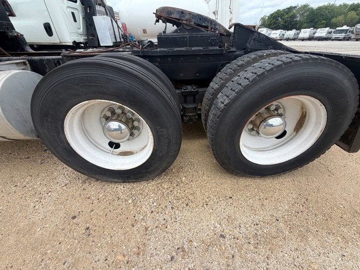 1975-peterbilt-359-image-16