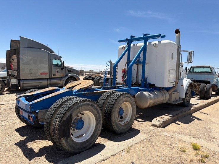 2009-peterbilt-365-image-5