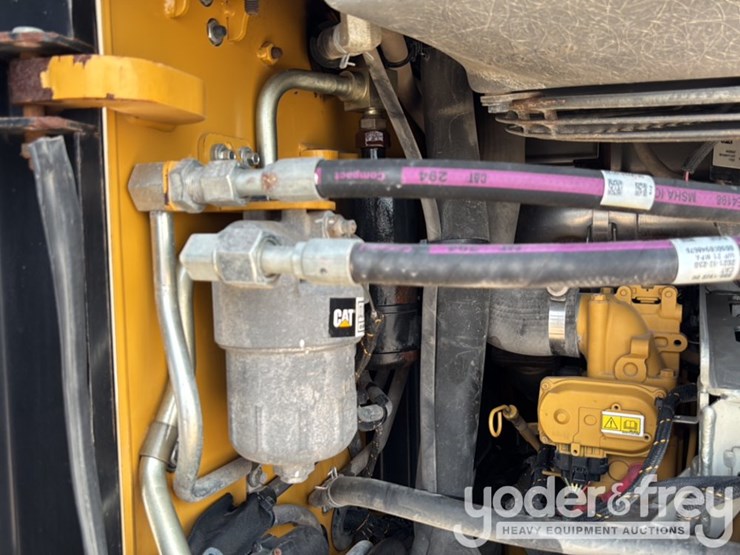 2022-caterpillar-299d3-image-28