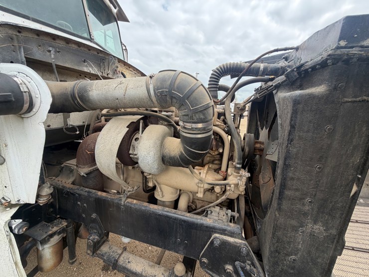 1975-peterbilt-359-image-12