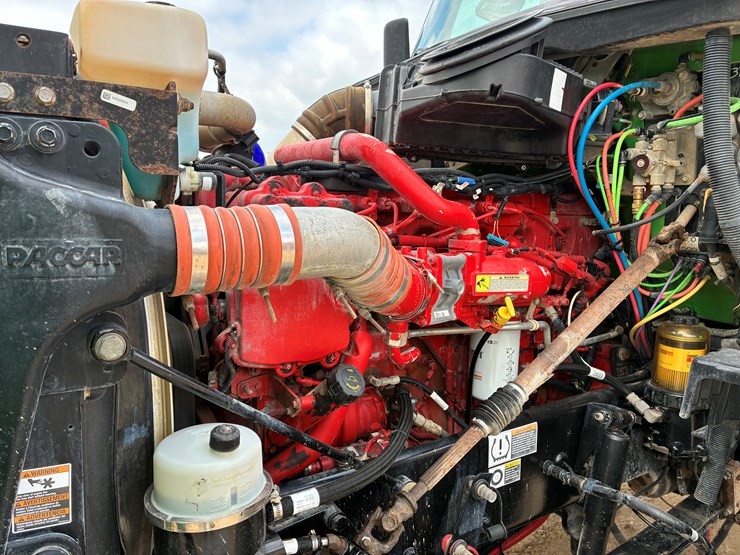 2014-peterbilt-567-image-13