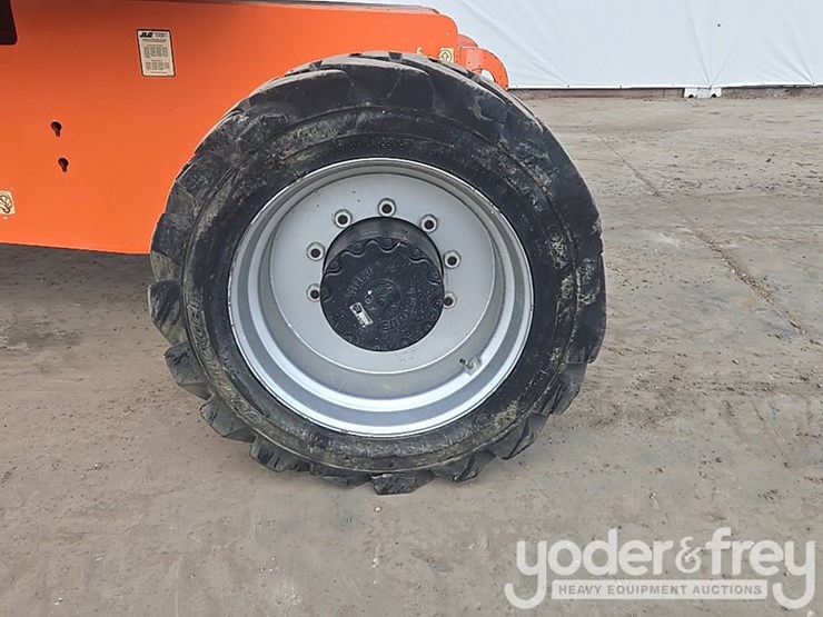 2016-jlg-800aj-image-17