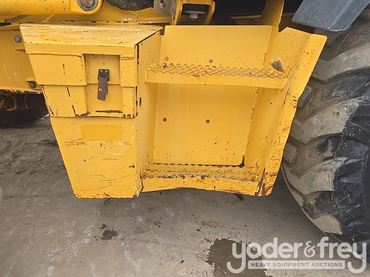 2010-deere-310sj-image-40