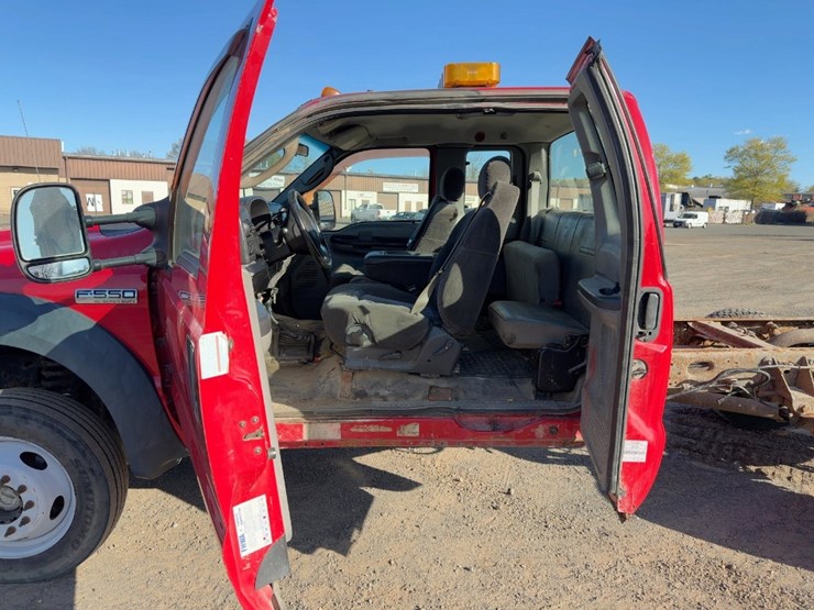 2006-ford-f550-xl-image-12