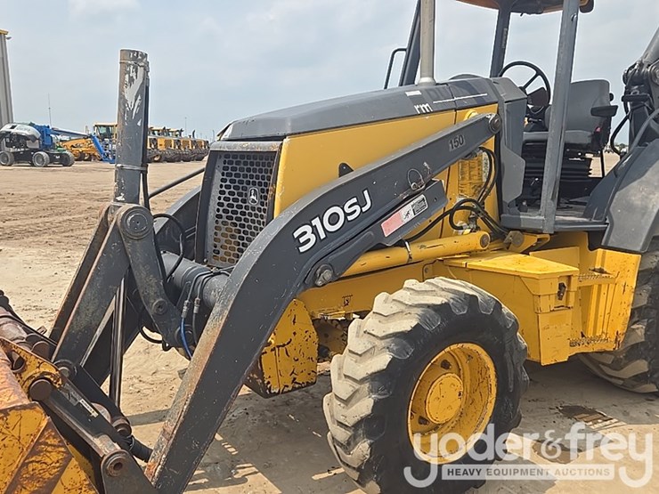 2010-deere-310sj-image-23