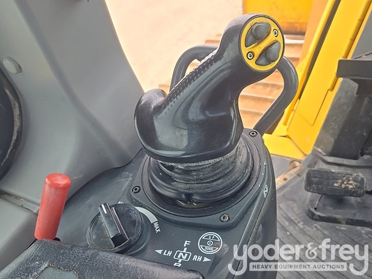 2019-komatsu-d65px-18-image-70