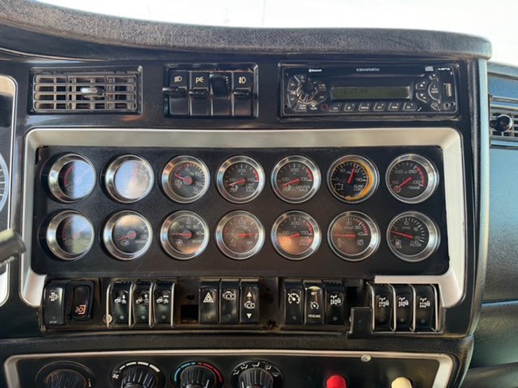 2014-kenworth-t800-image-19