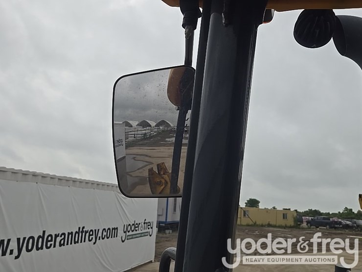 2021-deere-410l-image-66