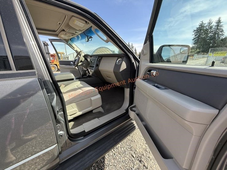 2013-ford-expedition-xlt-image-28
