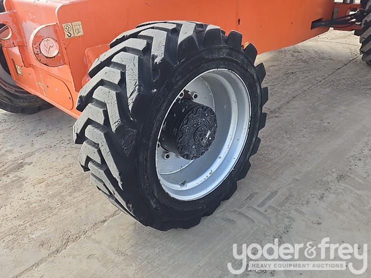 2016-jlg-800aj-image-12