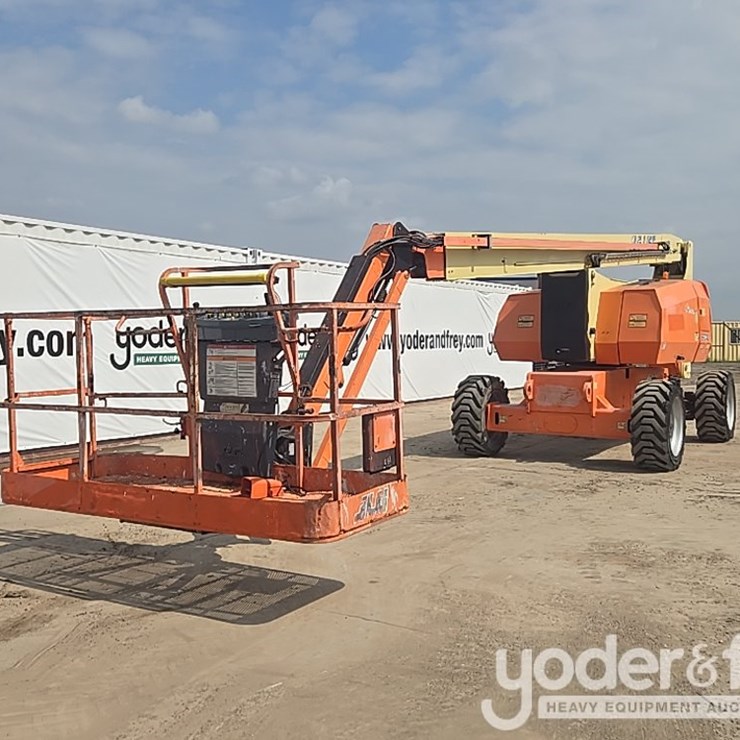 2016 JLG 800AJ