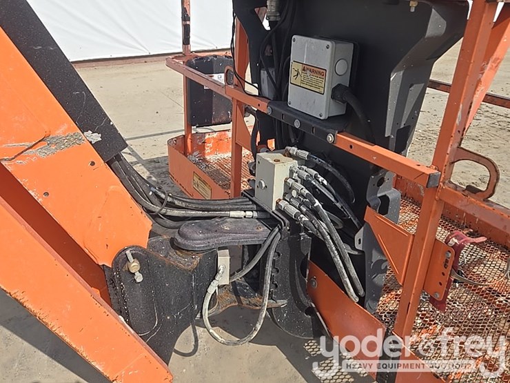 2016-jlg-800aj-image-25