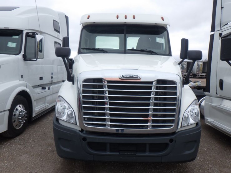2017-freightliner-cascadia-125-image-2