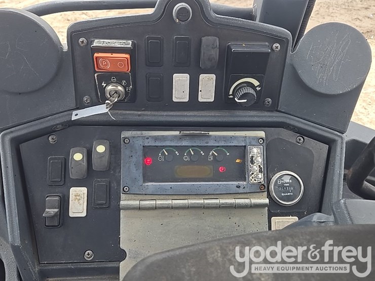 2010-deere-310sj-image-64