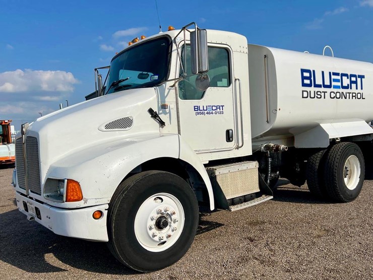 2006-kenworth-t300-image-1