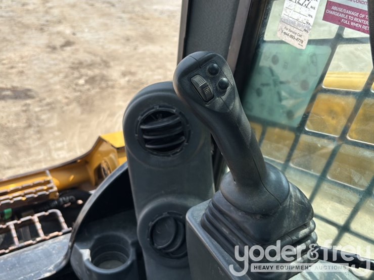 2022-caterpillar-299d3-image-43
