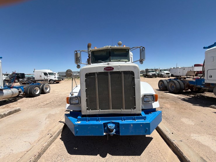 2009-peterbilt-365-image-2