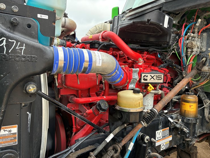 2019-peterbilt-567-image-13