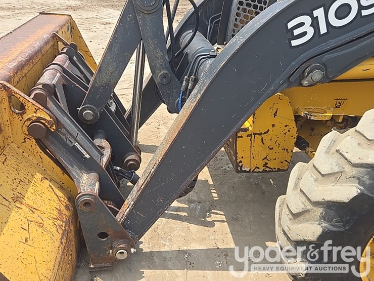 2010-deere-310sj-image-24