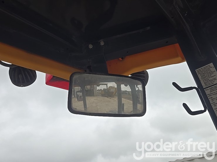 2021-deere-410l-image-67