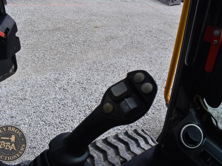 2020-jcb-3ts-8t-image-29