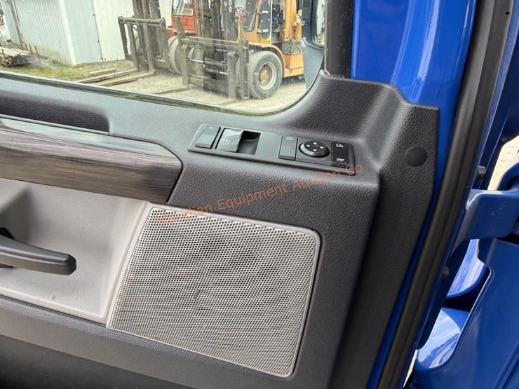 2020-freightliner-cascadia-113-image-52