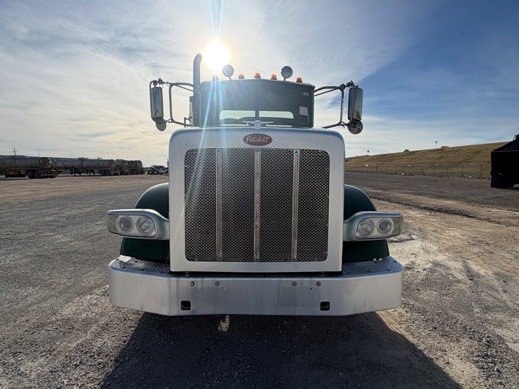 2020-peterbilt-367-image-2