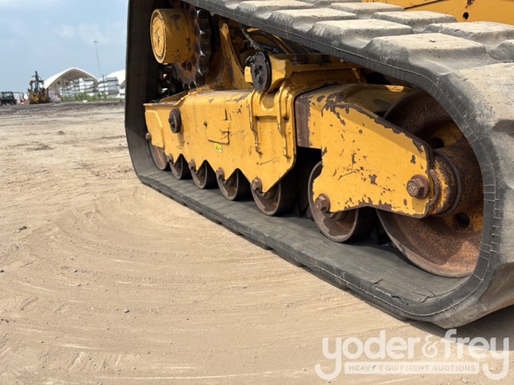 2022-caterpillar-299d3-image-17
