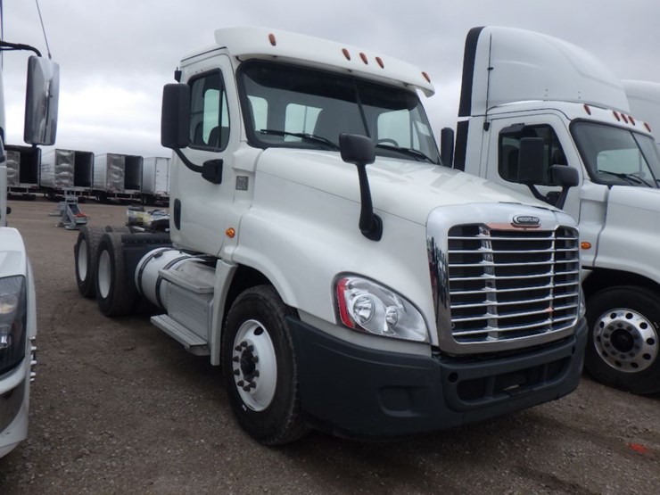 2017-freightliner-cascadia-125-image-3