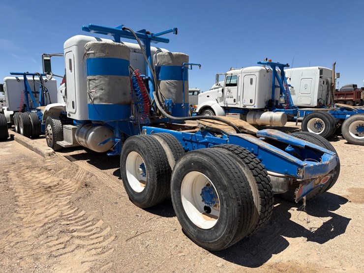 2009-peterbilt-365-image-7