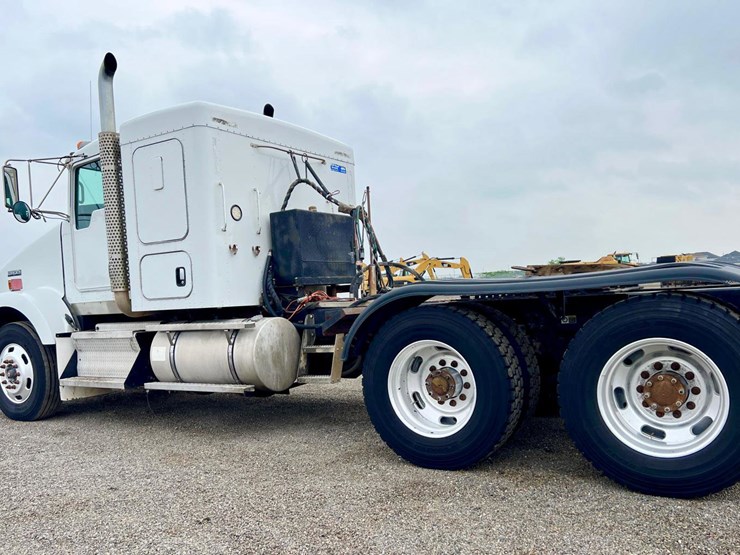 2013-kenworth-t800-image-5