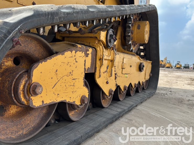 2022-caterpillar-299d3-image-13