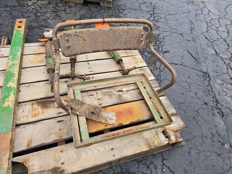 #1013-•-john-deere-tractor-seat-frame-image-2
