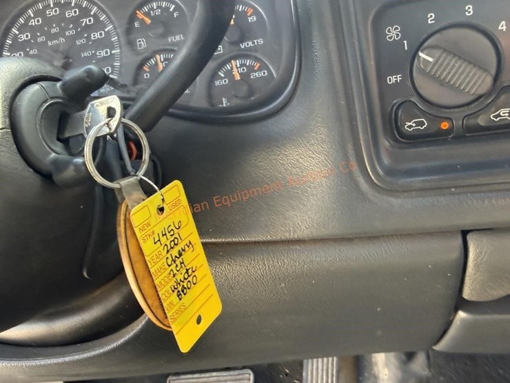 2001-chevrolet-silverado-2500-image-31