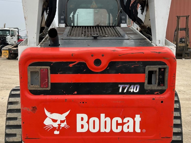 2019-bobcat-t740-image-5