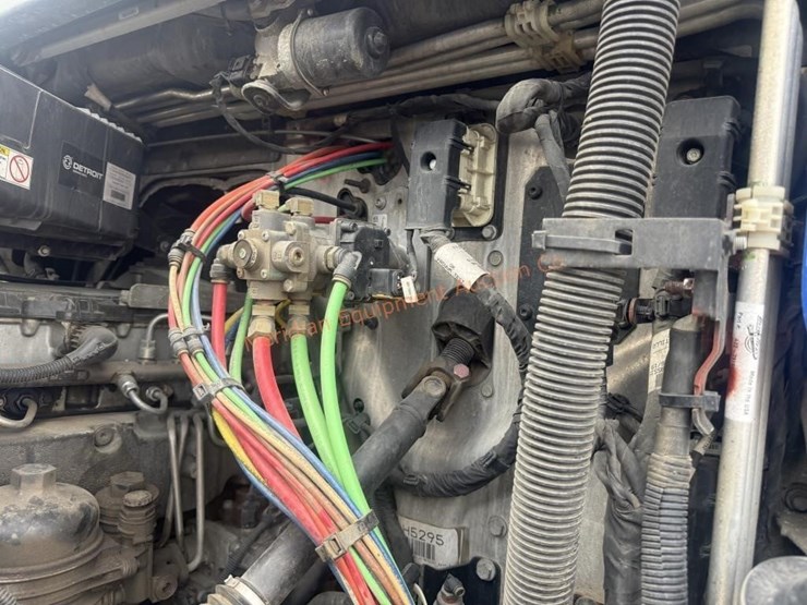 2020-freightliner-cascadia-113-image-64