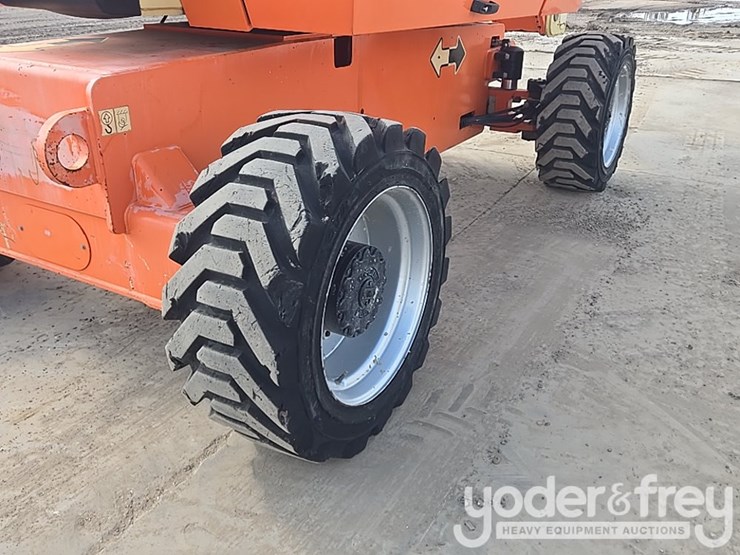 2016-jlg-800aj-image-10